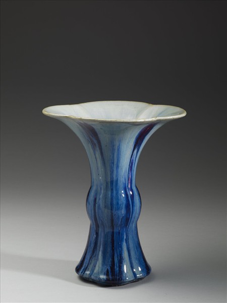 爐鈞釉四瓣花觚