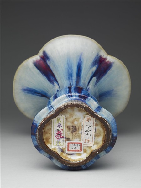 爐鈞釉四瓣花觚