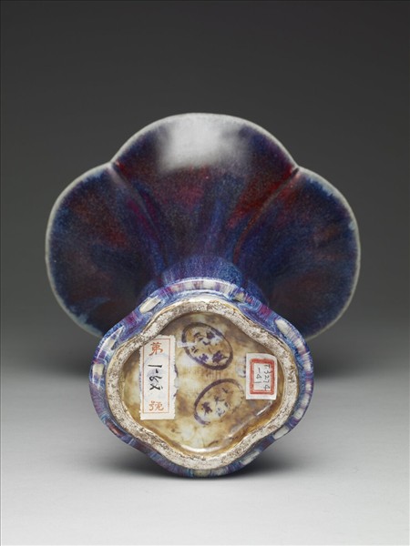 爐鈞釉四瓣花觚