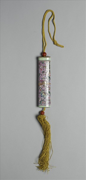 粉彩粉紅地纏枝花卉紋牙籤筒