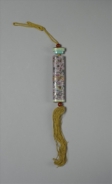 粉彩粉紅地纏枝花卉紋牙籤筒