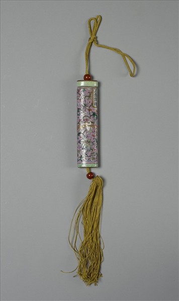 粉彩粉紅地纏枝花卉紋牙籤筒