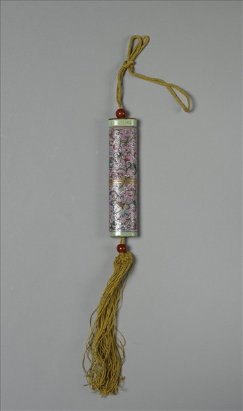 粉彩粉紅地纏枝花卉紋牙籤筒