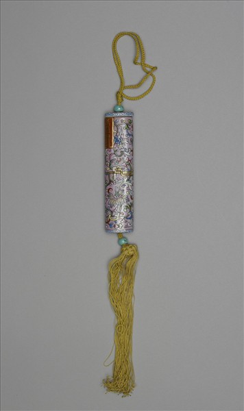 粉彩粉紅地纏枝花卉紋牙籤筒