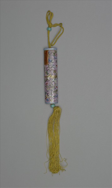 粉彩粉紅地纏枝花卉紋牙籤筒