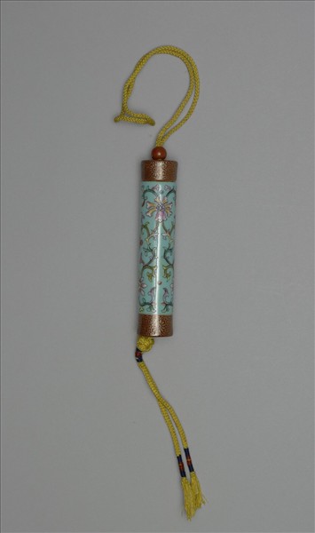 粉彩藍地番蓮紋牙籤筒