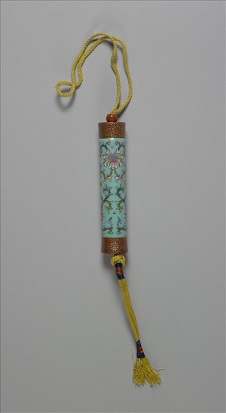 粉彩藍地番蓮紋牙籤筒