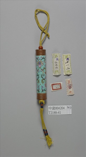 粉彩藍地番蓮紋牙籤筒