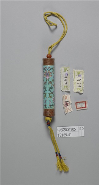 粉彩藍地番蓮紋牙籤筒