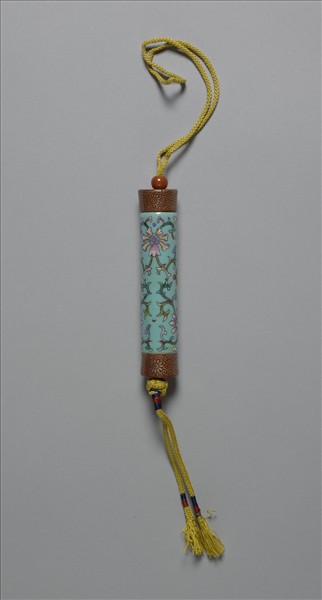 粉彩藍地番蓮紋牙籤筒