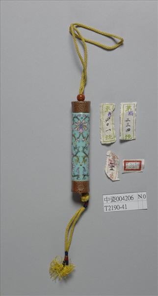 粉彩藍地番蓮紋牙籤筒