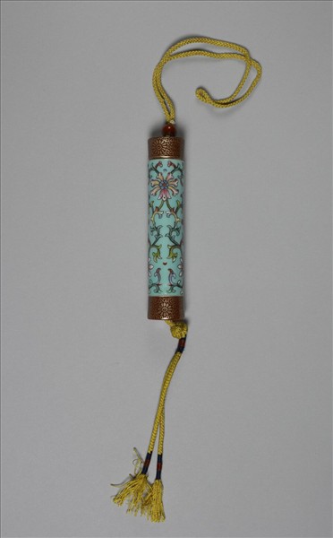 粉彩藍地番蓮紋牙籤筒