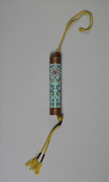 粉彩藍地番蓮紋牙籤筒