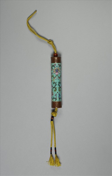 粉彩藍地番蓮紋牙籤筒