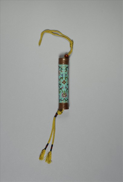 粉彩藍地番蓮紋牙籤筒