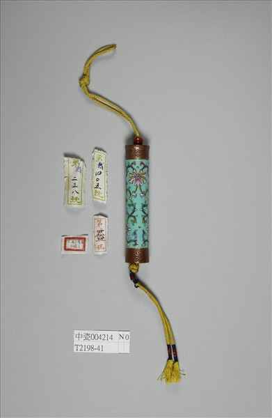 粉彩藍地番蓮紋牙籤筒