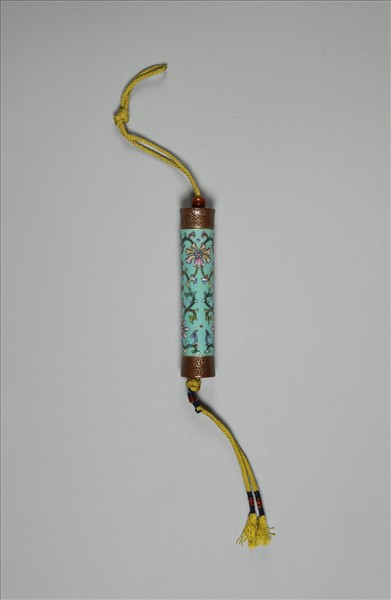 粉彩藍地番蓮紋牙籤筒