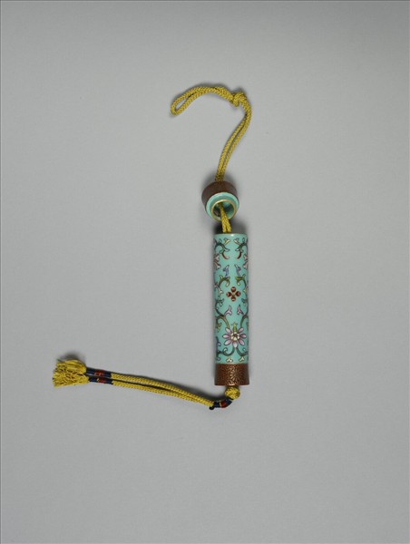 粉彩藍地番蓮紋牙籤筒