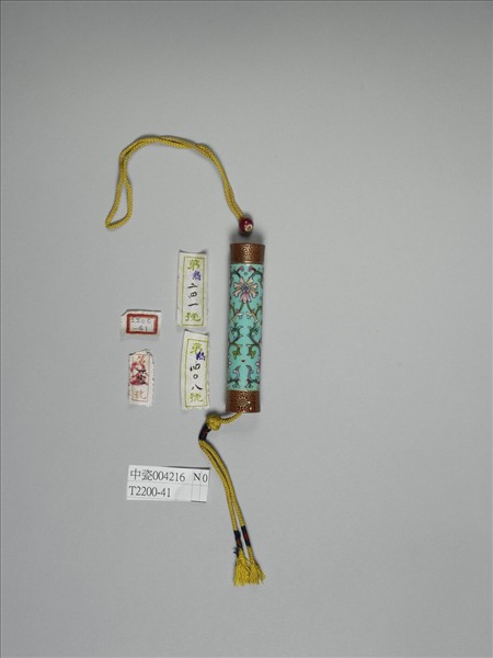 粉彩藍地番蓮紋牙籤筒