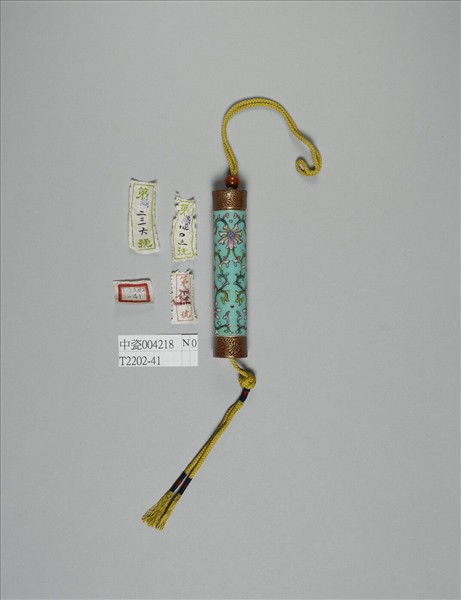 粉彩藍地番蓮紋牙籤筒