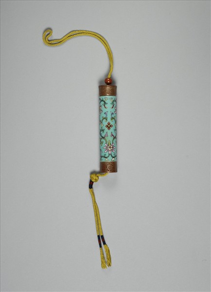 粉彩藍地番蓮紋牙籤筒