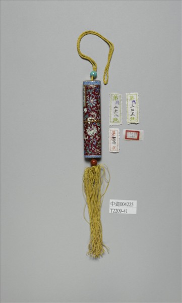 粉彩紅地番蓮紋牙籤筒