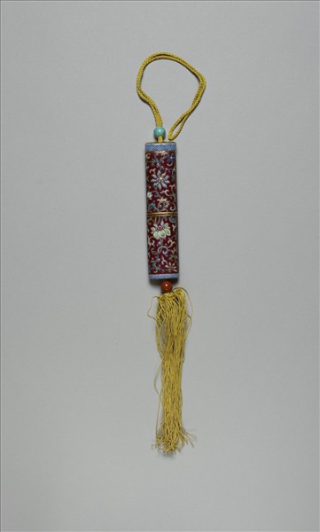 粉彩紅地番蓮紋牙籤筒