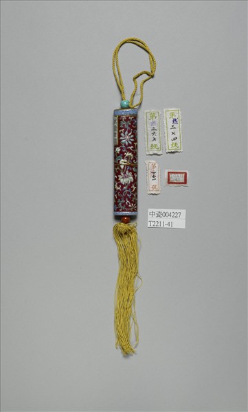 粉彩紅地番蓮紋牙籤筒