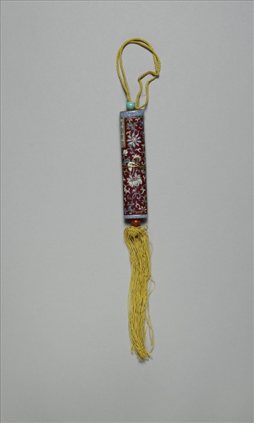 粉彩紅地番蓮紋牙籤筒