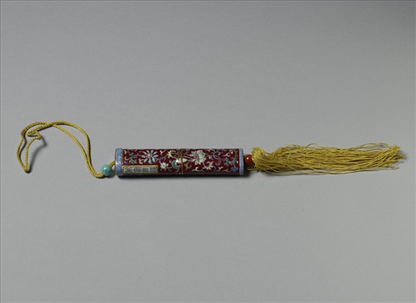 粉彩紅地番蓮紋牙籤筒