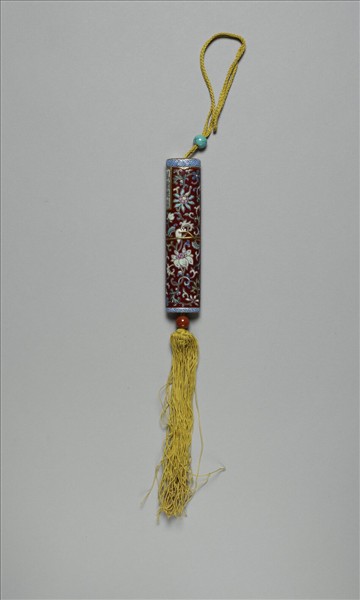 粉彩紅地番蓮紋牙籤筒