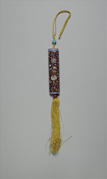 粉彩紅地番蓮紋牙籤筒