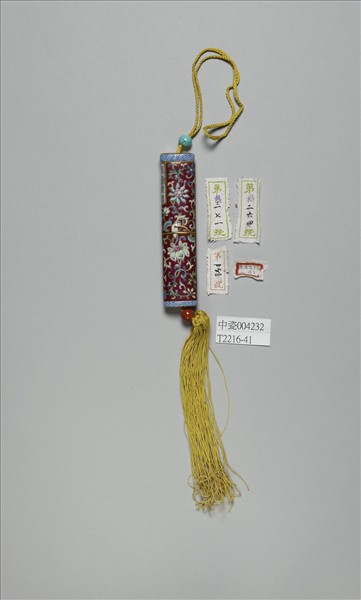 粉彩紅地番蓮紋牙籤筒