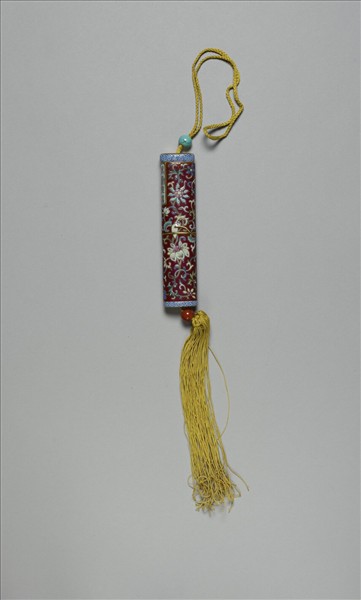 粉彩紅地番蓮紋牙籤筒