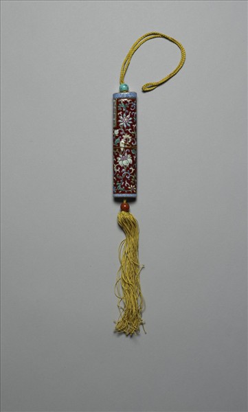 粉彩紅地番蓮紋牙籤筒