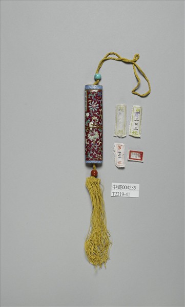 粉彩紅地番蓮紋牙籤筒