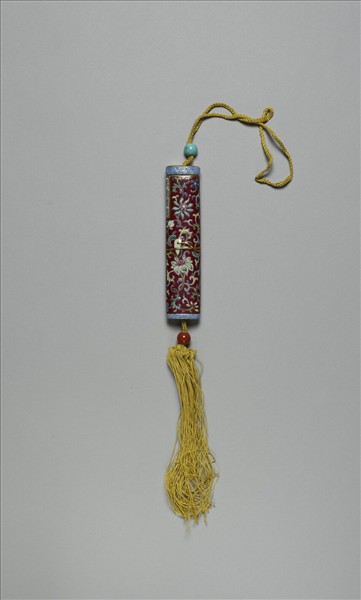 粉彩紅地番蓮紋牙籤筒