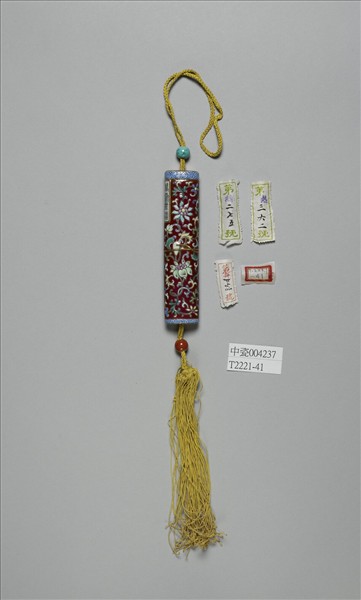 粉彩紅地番蓮紋牙籤筒