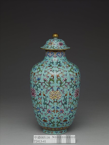 粉彩湖綠地番蓮紋蓋罐