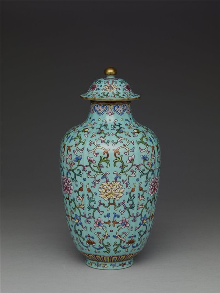 粉彩湖綠地番蓮紋蓋罐