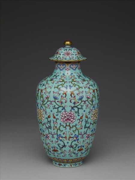 粉彩湖綠地番蓮紋蓋罐
