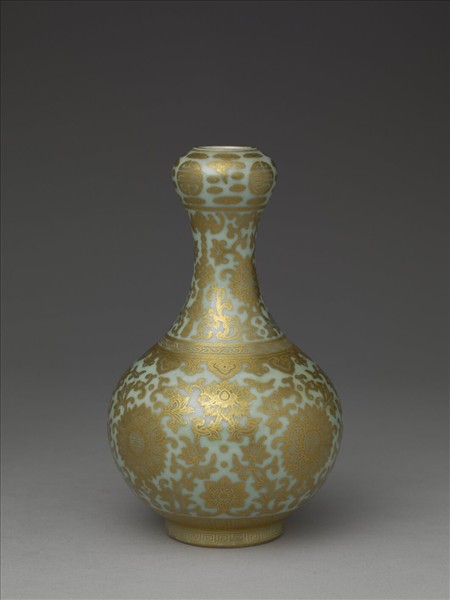 青瓷描金蒜頭瓶