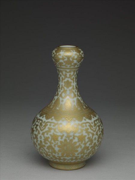 青瓷描金蒜頭瓶