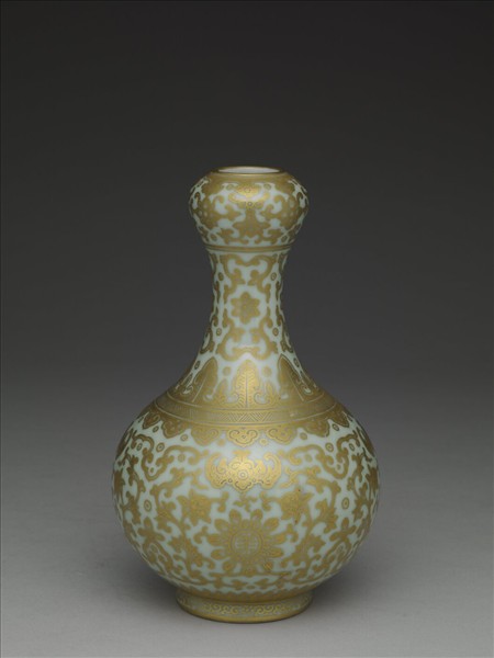 青瓷描金蒜頭瓶