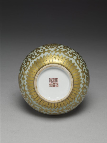 青瓷描金蒜頭瓶