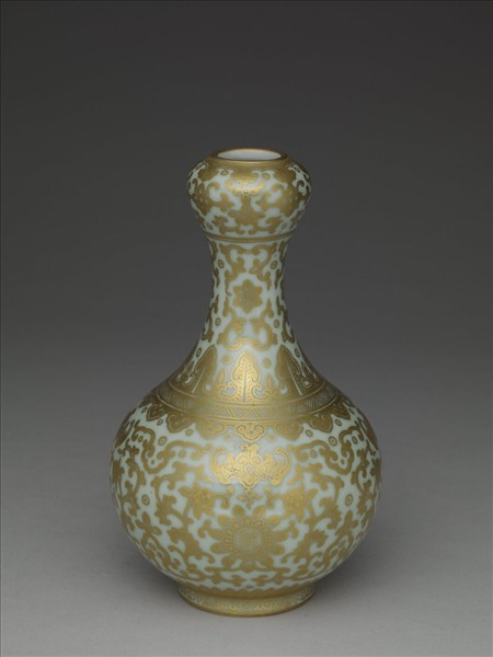 青瓷描金蒜頭瓶