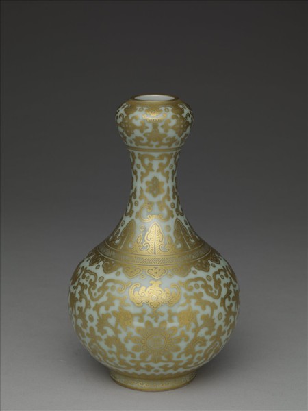 青瓷描金蒜頭瓶