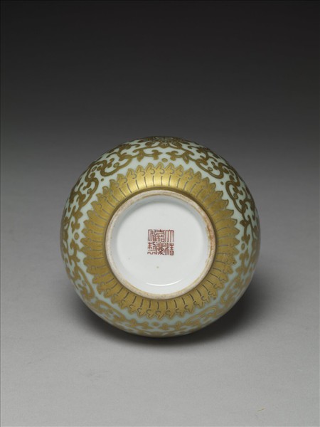 青瓷描金蒜頭瓶