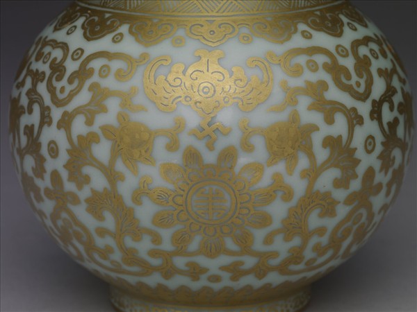 青瓷描金蒜頭瓶