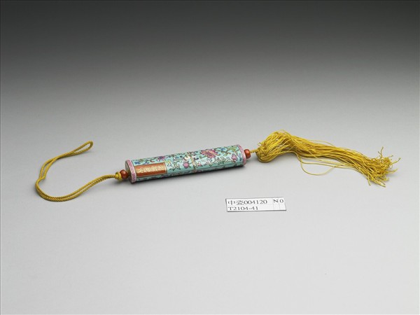 粉彩湖綠地纏枝花卉紋牙籤筒